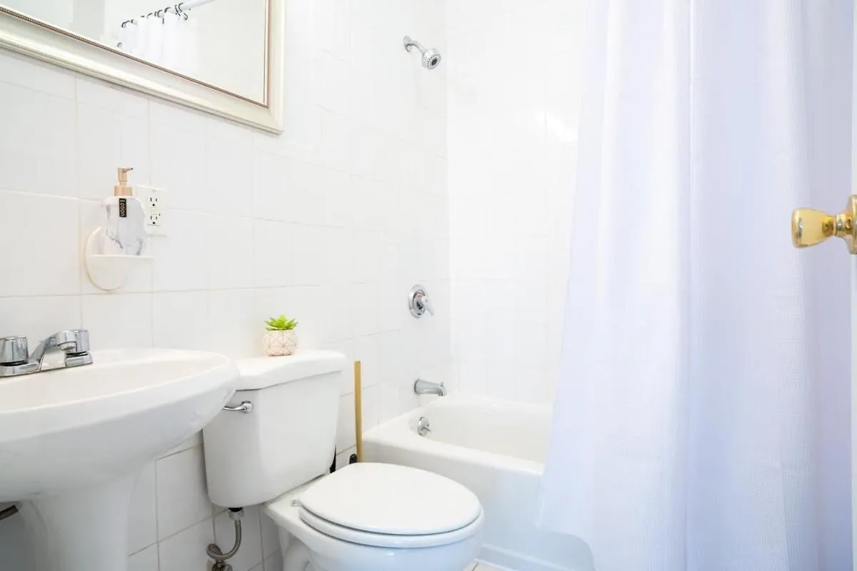 ניו יורק 1435-4 I 3 Bedrooms 2 Bath Prime Upper East 0*, ניו יורק