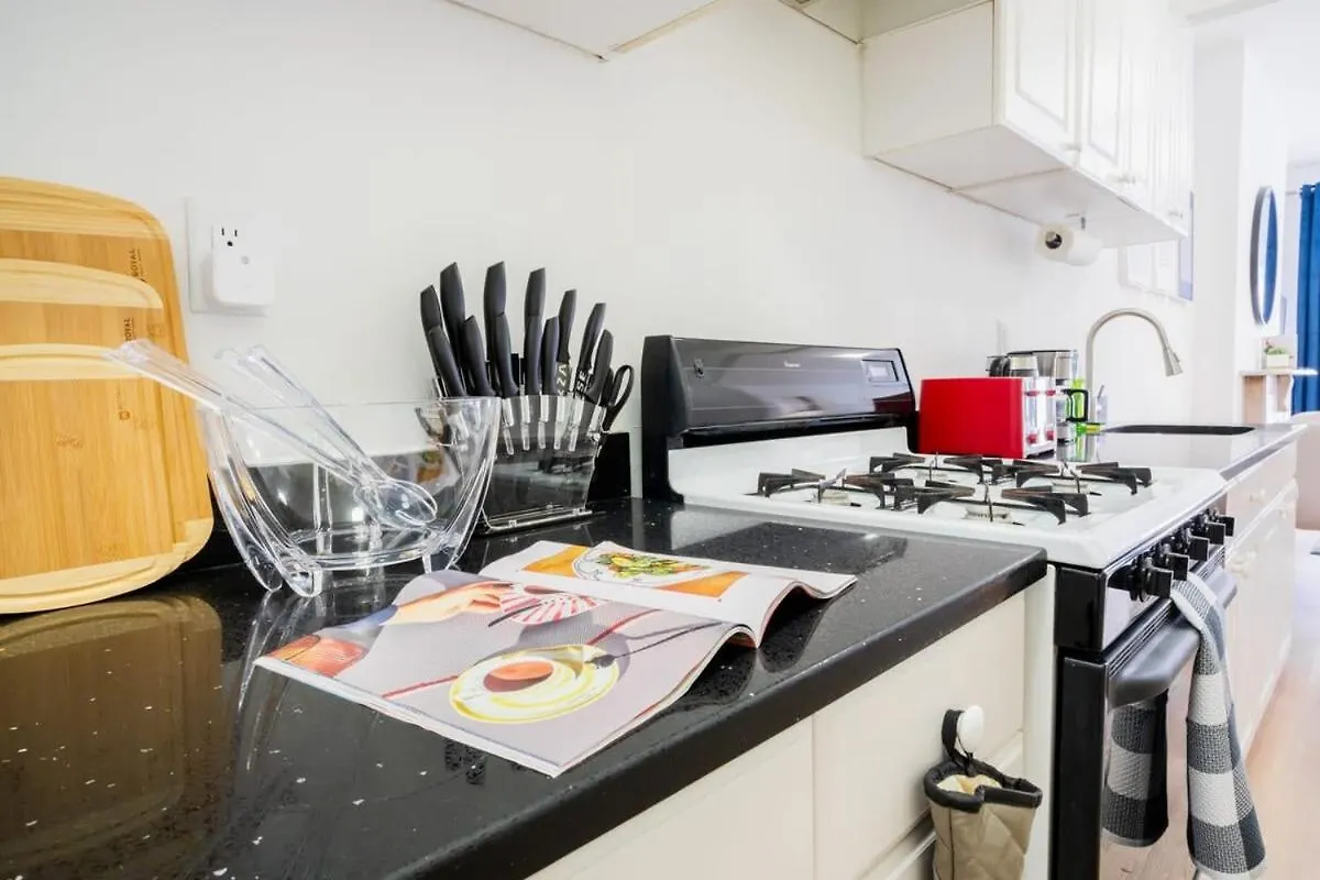 ניו יורק 1435-4 I 3 Bedrooms 2 Bath Prime Upper East